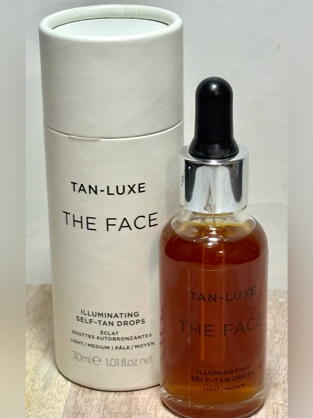 Tan luxe The Face drops Light/Medium 1.01oz